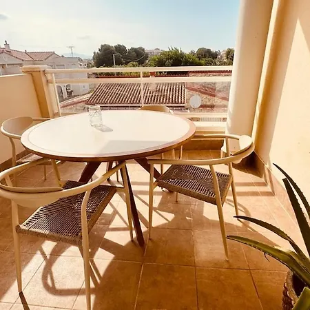 Casa En Playa Les Deveses, Apartment