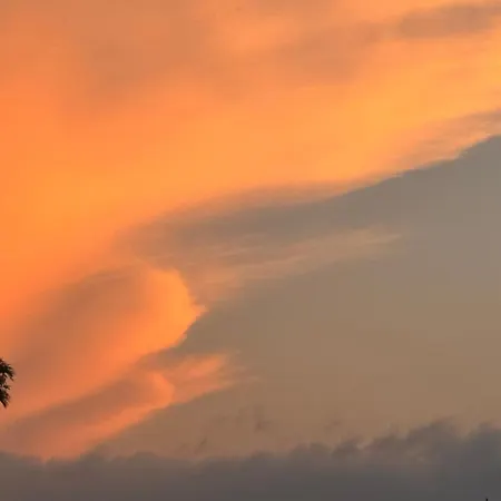 Casa En Playa Les Deveses, 아파트