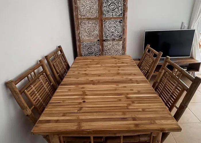 Casa En Playa Les Deveses, Apartamento *