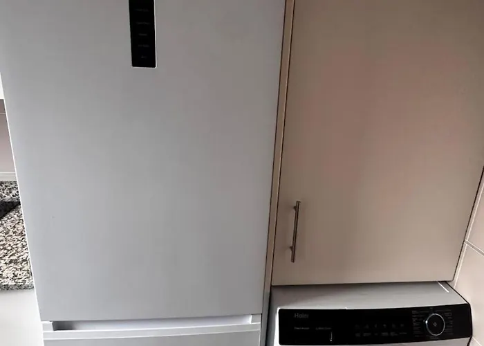 Casa En Playa Les Deveses, דירה *