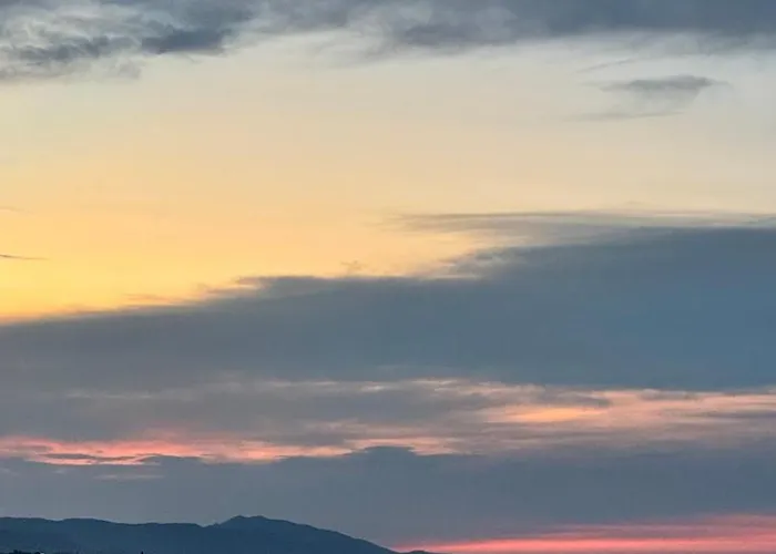 Casa En Playa Les Deveses, דירה