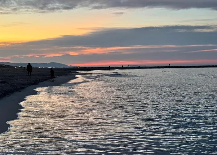 Casa En Playa Les Deveses, דירה