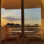 Casa En Playa Les Deveses, شقة