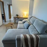 Casa En Playa Les Deveses, شقة *