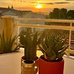 Casa En Playa Les Deveses, شقة *
