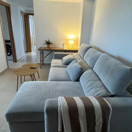 Casa En Playa Les Deveses, דירה *